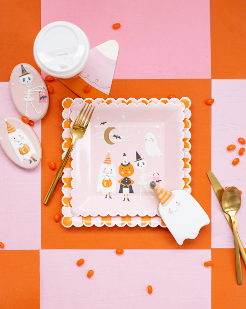 PINK AND ORANGE CHECKERED SCALLOPED PAPER PLATE